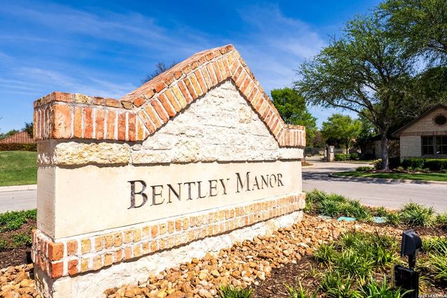 515 Talmadge Ln, Shavano Park, TX 78249