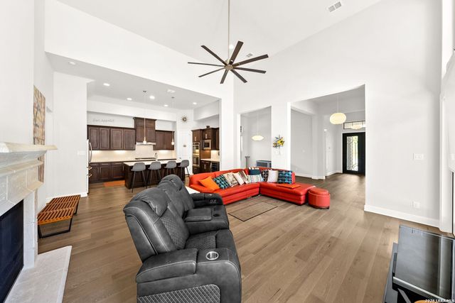 515 Talmadge Ln, Shavano Park, TX 78249