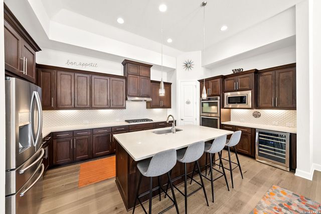 515 Talmadge Ln, Shavano Park, TX 78249