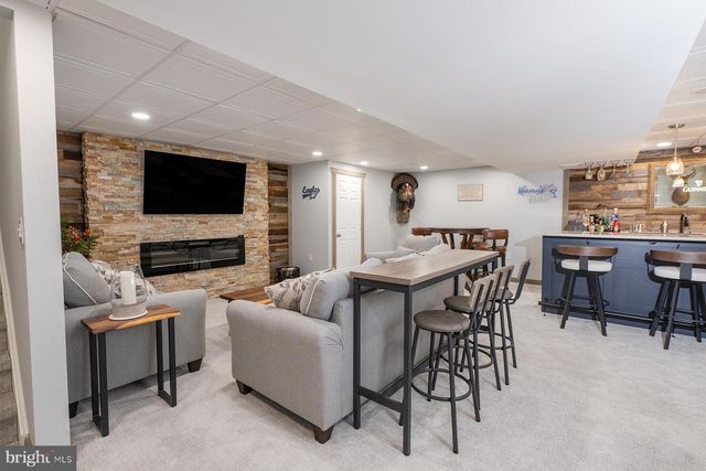 202 HOLBROOK LN, Gilbertsville, PA 19525
