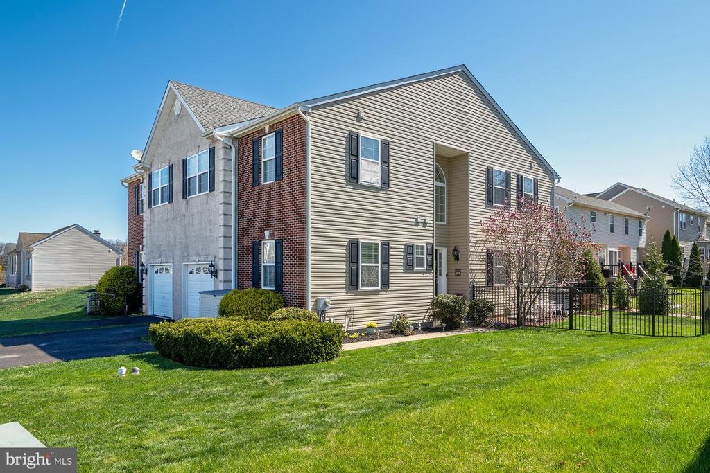 202 HOLBROOK LN, Gilbertsville, PA 19525
