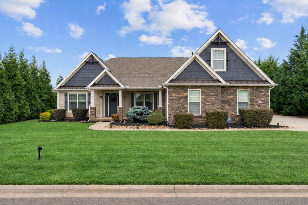 112 Providence Point Lane, Wellford, SC 29385