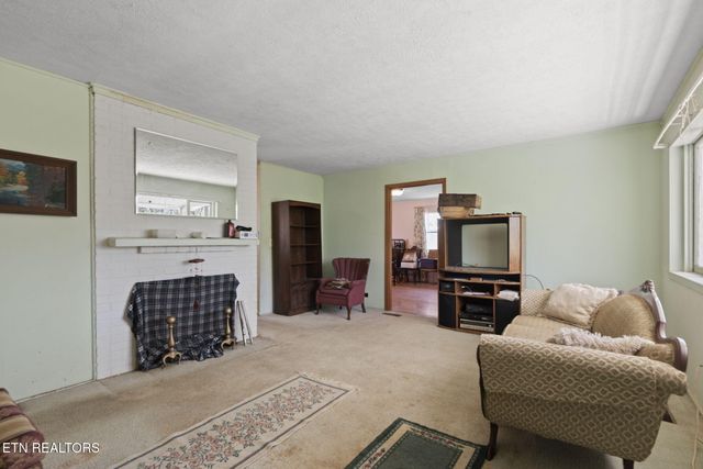 109 W Price Lane, Oak Ridge, TN 37830