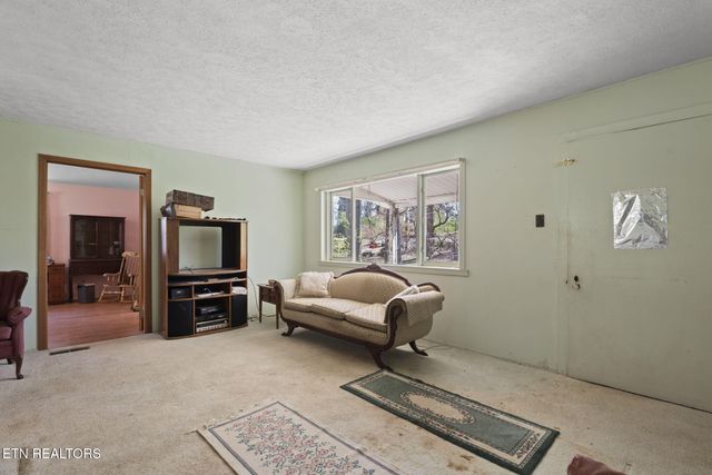 109 W Price Lane, Oak Ridge, TN 37830