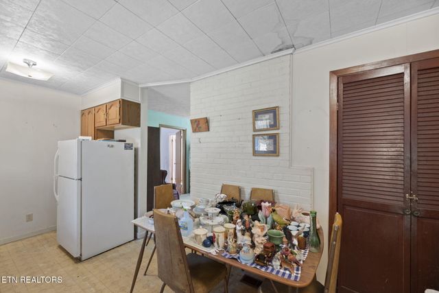 109 W Price Lane, Oak Ridge, TN 37830