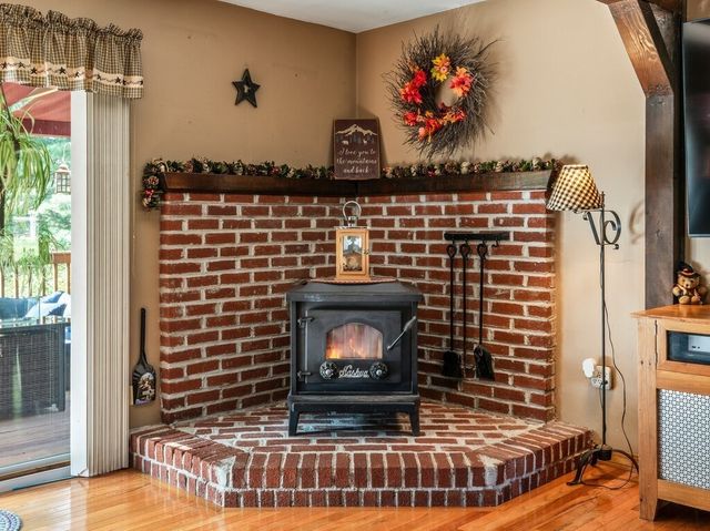 89 Elm St, Blackstone, MA 01504