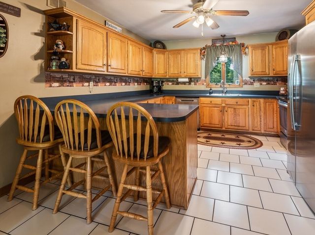 89 Elm St, Blackstone, MA 01504