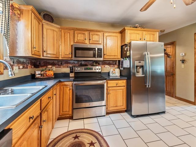 89 Elm St, Blackstone, MA 01504