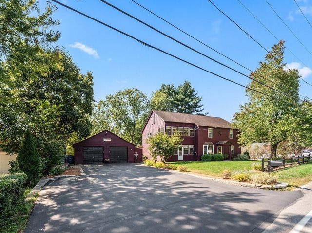 89 Elm St, Blackstone, MA 01504