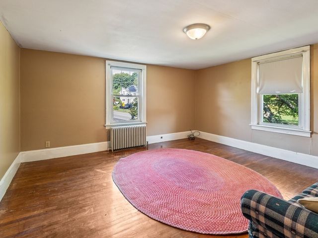 89 Elm St, Blackstone, MA 01504