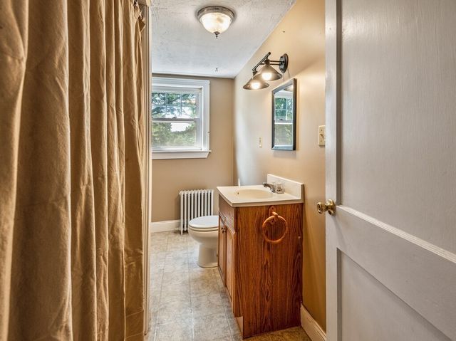 89 Elm St, Blackstone, MA 01504