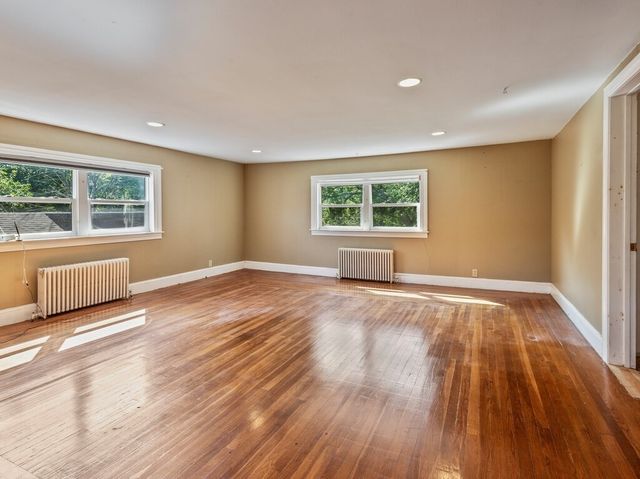 89 Elm St, Blackstone, MA 01504
