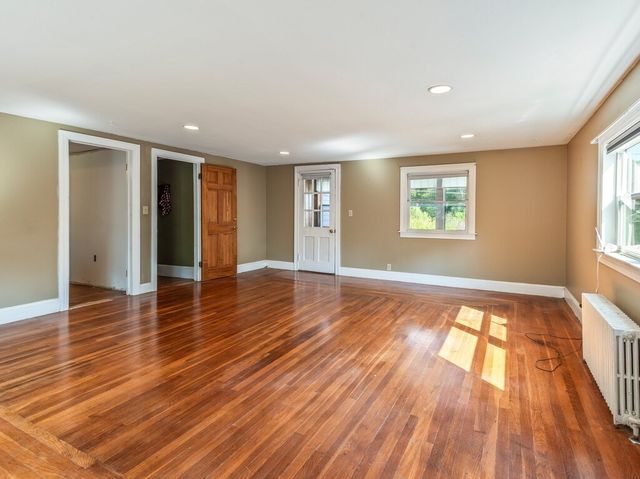 89 Elm St, Blackstone, MA 01504