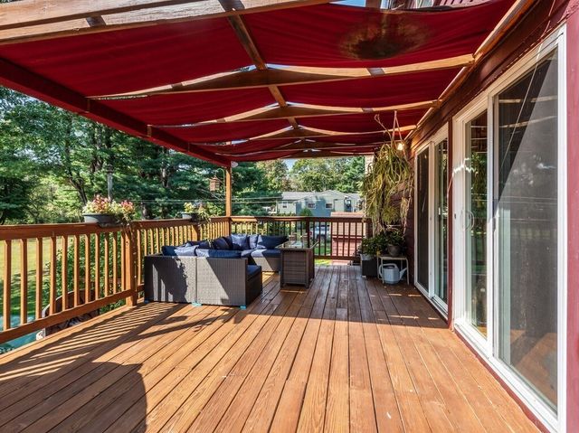 89 Elm St, Blackstone, MA 01504