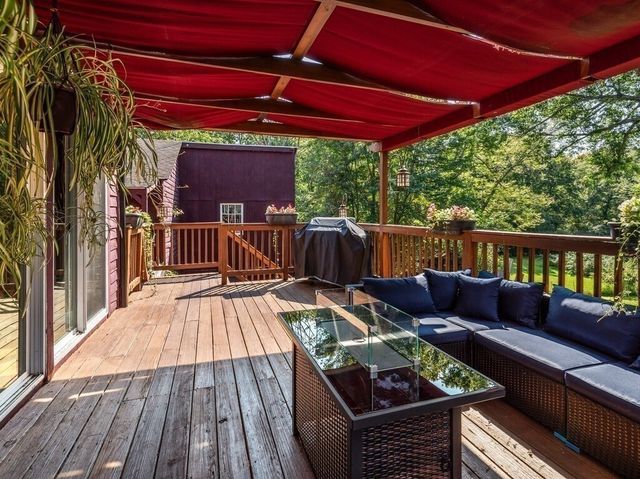 89 Elm St, Blackstone, MA 01504