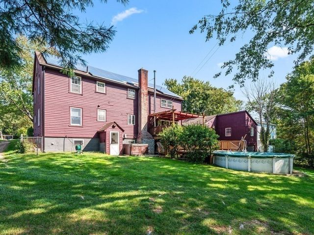 89 Elm St, Blackstone, MA 01504