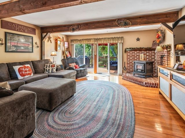 89 Elm St, Blackstone, MA 01504