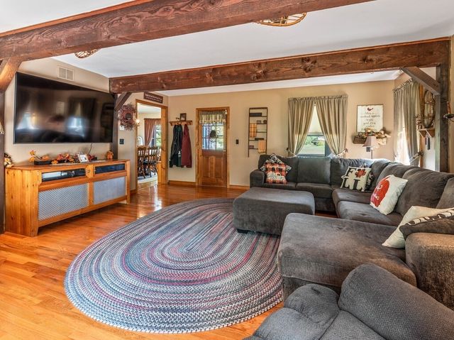 89 Elm St, Blackstone, MA 01504