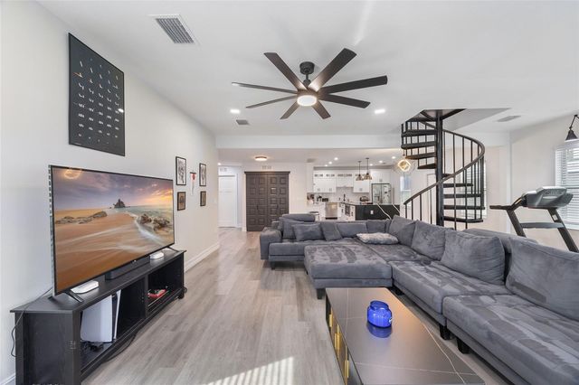 914 E NORTH BAY STREET, Tampa, FL 33603