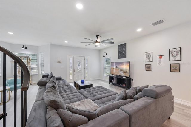 914 E NORTH BAY STREET, Tampa, FL 33603