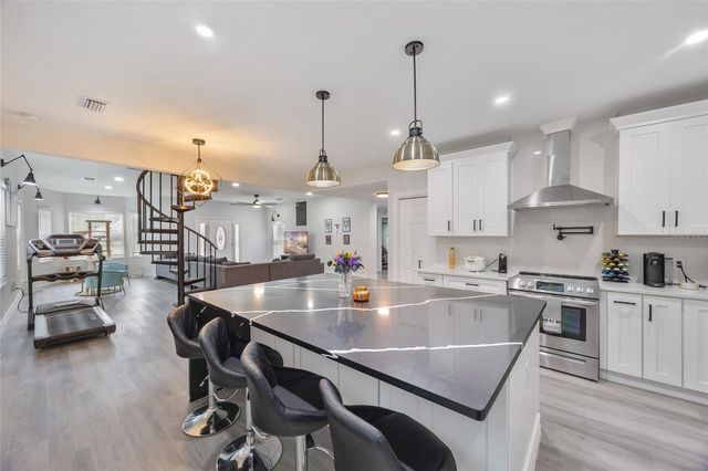 914 E NORTH BAY STREET, Tampa, FL 33603