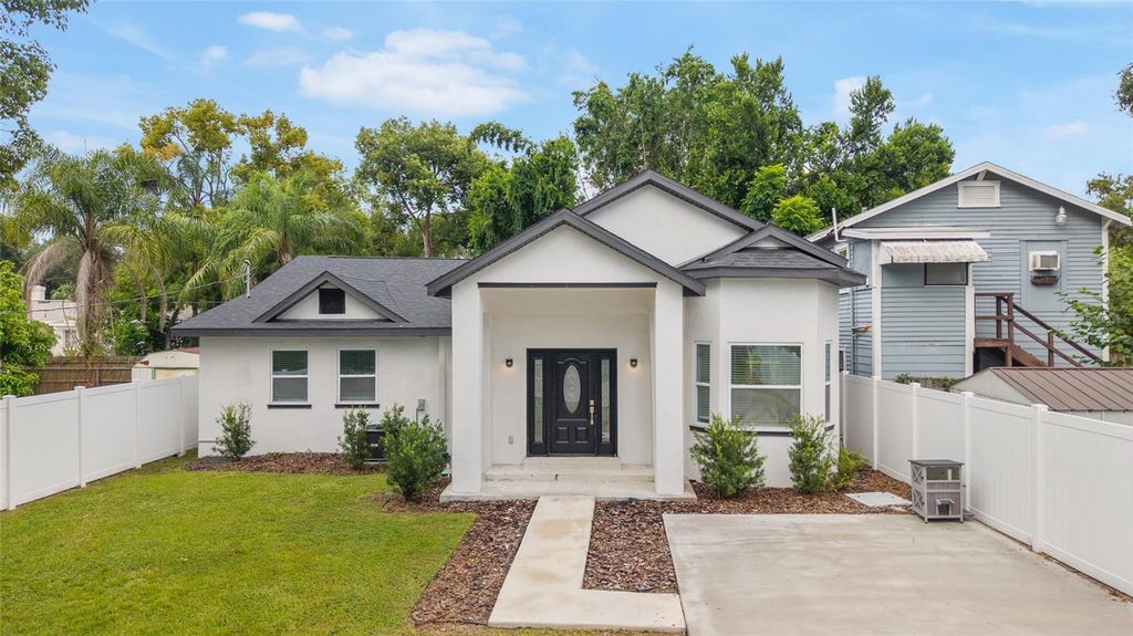 Image 2 of property listing at 914 E NORTH BAY STREET, Tampa, FL 33603