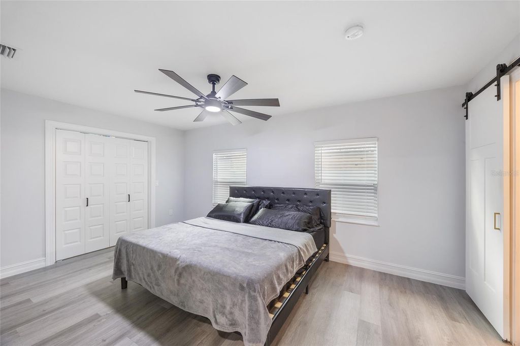 Image 12 of property listing at 914 E NORTH BAY STREET, Tampa, FL 33603