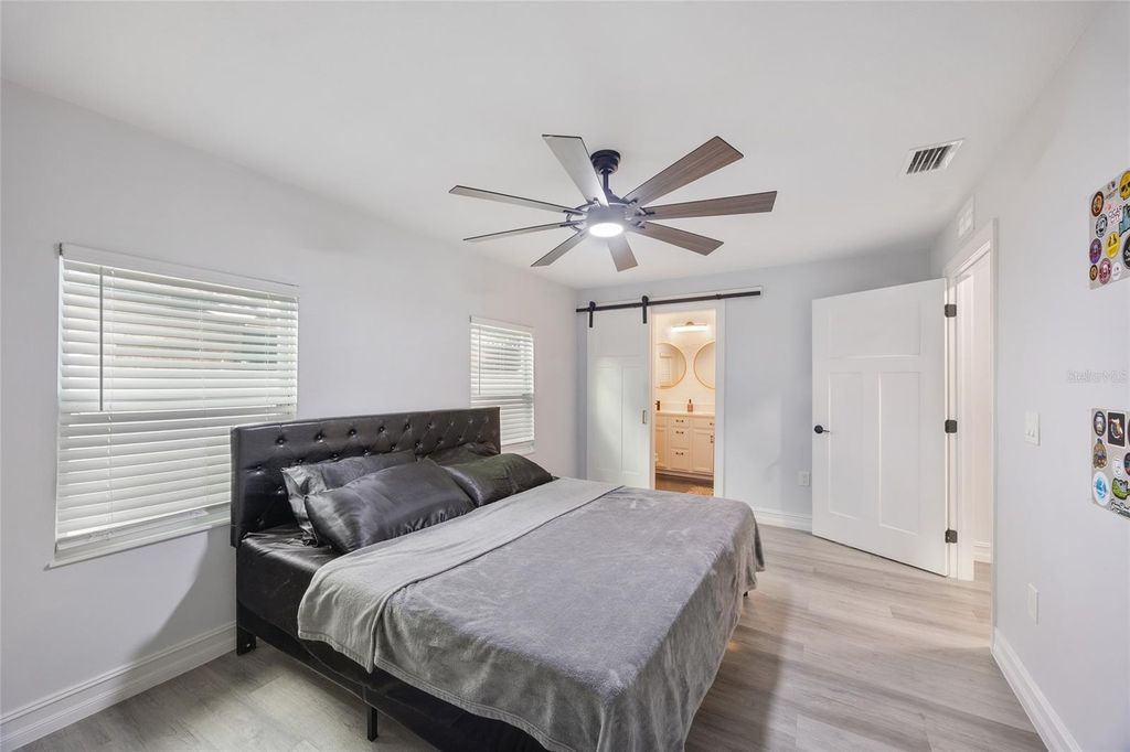 Image 13 of property listing at 914 E NORTH BAY STREET, Tampa, FL 33603