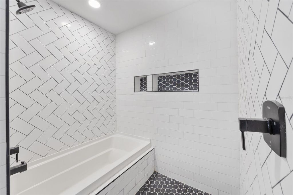 Image 16 of property listing at 914 E NORTH BAY STREET, Tampa, FL 33603