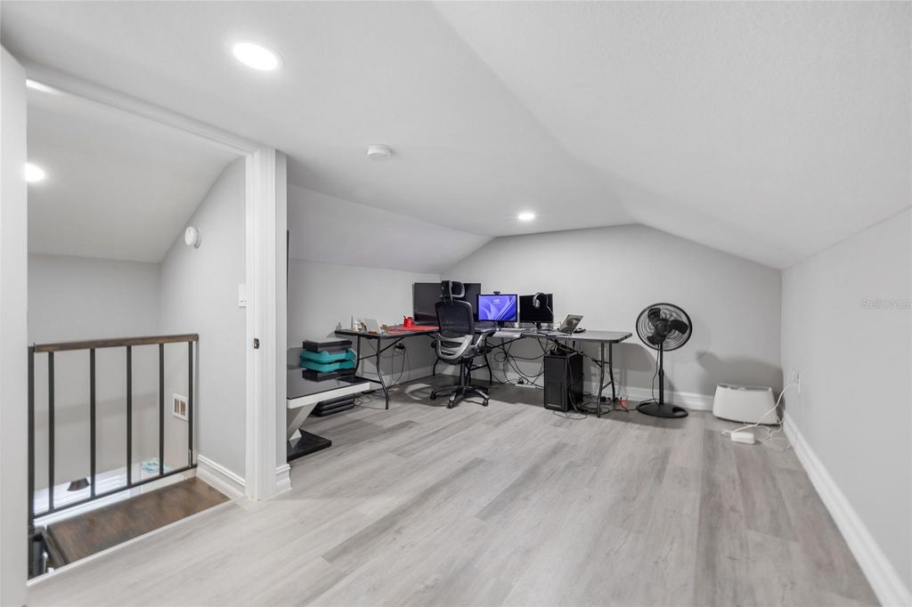 Image 20 of property listing at 914 E NORTH BAY STREET, Tampa, FL 33603