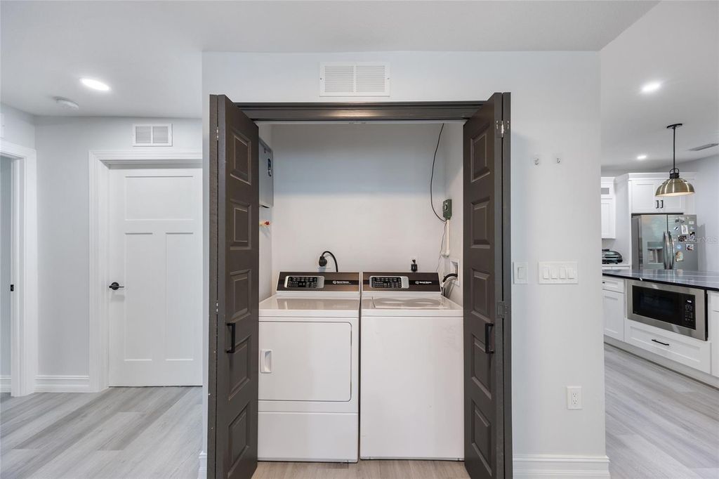 Image 21 of property listing at 914 E NORTH BAY STREET, Tampa, FL 33603