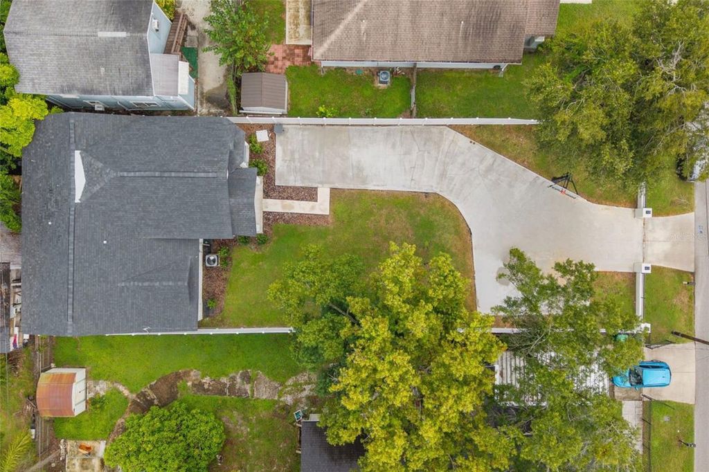 Image 24 of property listing at 914 E NORTH BAY STREET, Tampa, FL 33603