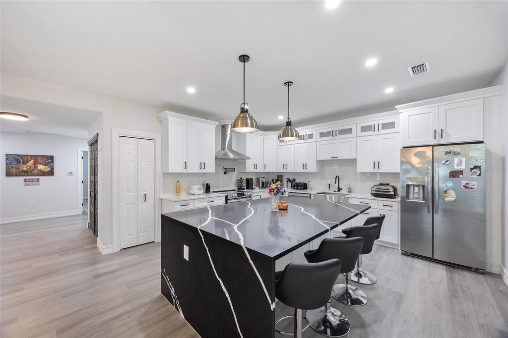 Image 9 of property listing at 914 E NORTH BAY STREET, Tampa, FL 33603