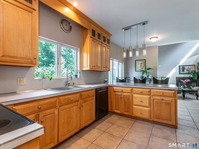 348 Hoop Pole Hill Road, Woodbury, CT 06798