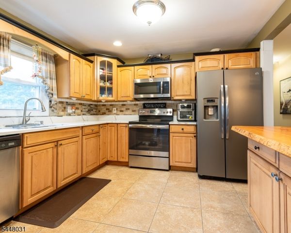 2 Washington Rd, Ogdensburg Boro, NJ 07439