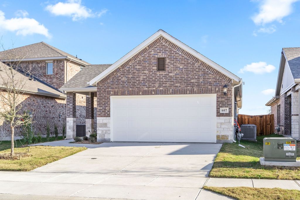 607 Clover Creek, Mckinney, TX 75071