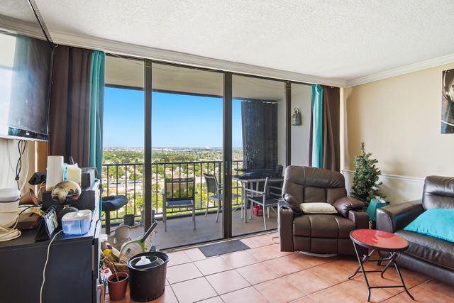 5600 N Flagler Drive 2202, West Palm Beach, FL 33407