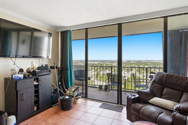 5600 N Flagler Drive 2202, West Palm Beach, FL 33407