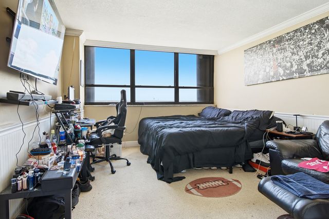 5600 N Flagler Drive 2202, West Palm Beach, FL 33407