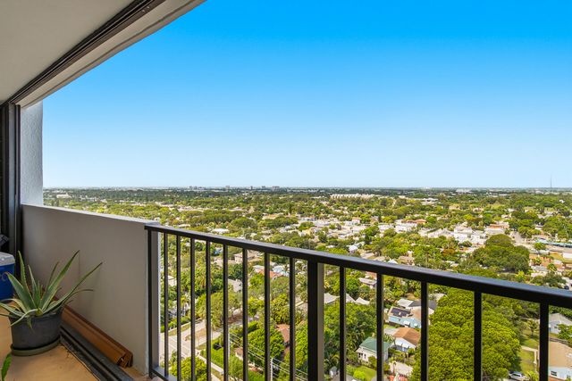 5600 N Flagler Drive 2202, West Palm Beach, FL 33407