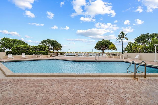 5600 N Flagler Drive 2202, West Palm Beach, FL 33407