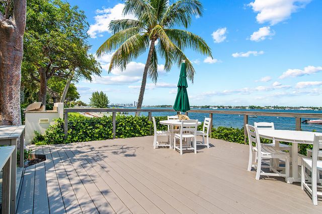 5600 N Flagler Drive 2202, West Palm Beach, FL 33407
