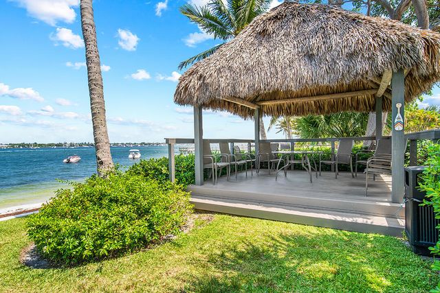5600 N Flagler Drive 2202, West Palm Beach, FL 33407