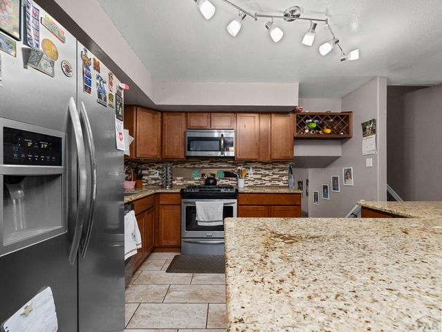 6 Aldrin Ct, Pueblo, CO 81001