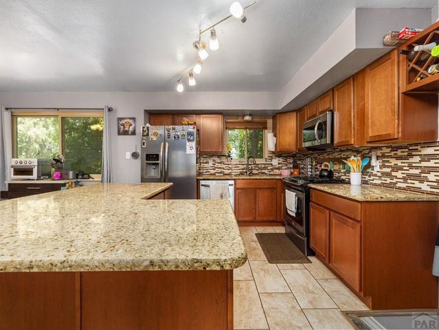 6 Aldrin Ct, Pueblo, CO 81001