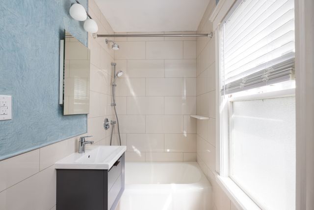 861 Commonwealth Ave, Newton, MA 02459