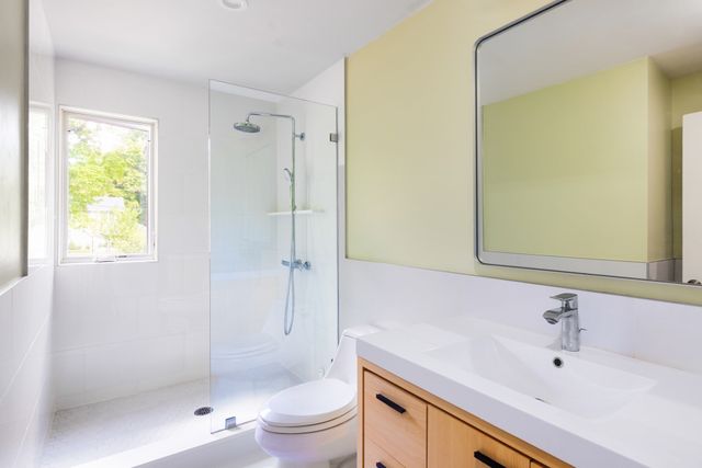 861 Commonwealth Ave, Newton, MA 02459