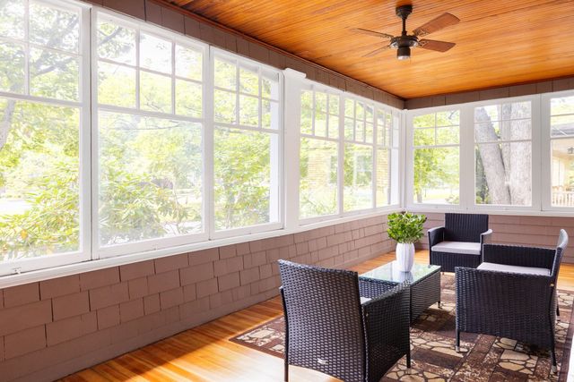861 Commonwealth Ave, Newton, MA 02459