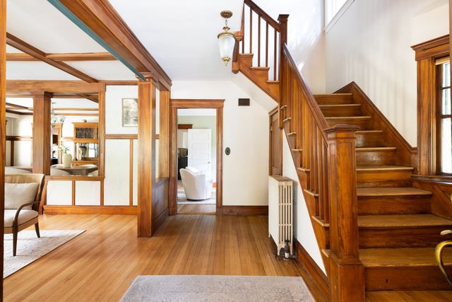 861 Commonwealth Ave, Newton, MA 02459
