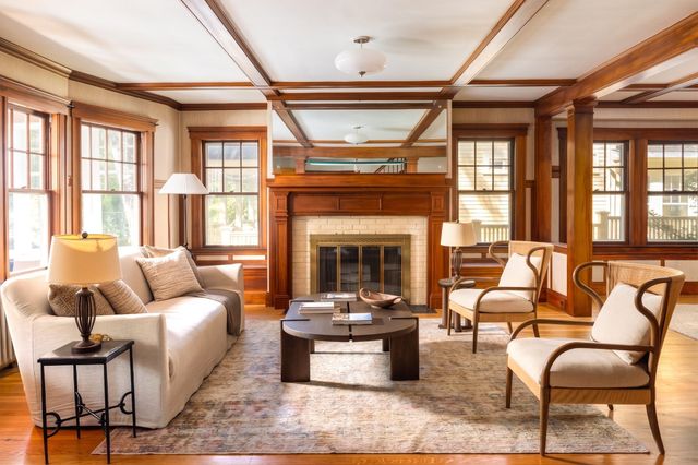 861 Commonwealth Ave, Newton, MA 02459